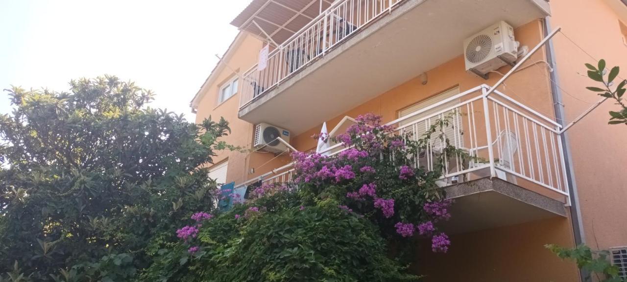 Apartments Bilo Near Primošten Exteriér fotografie